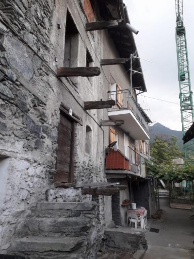 Ristrutturazione con sopraelevazione a Châtillon